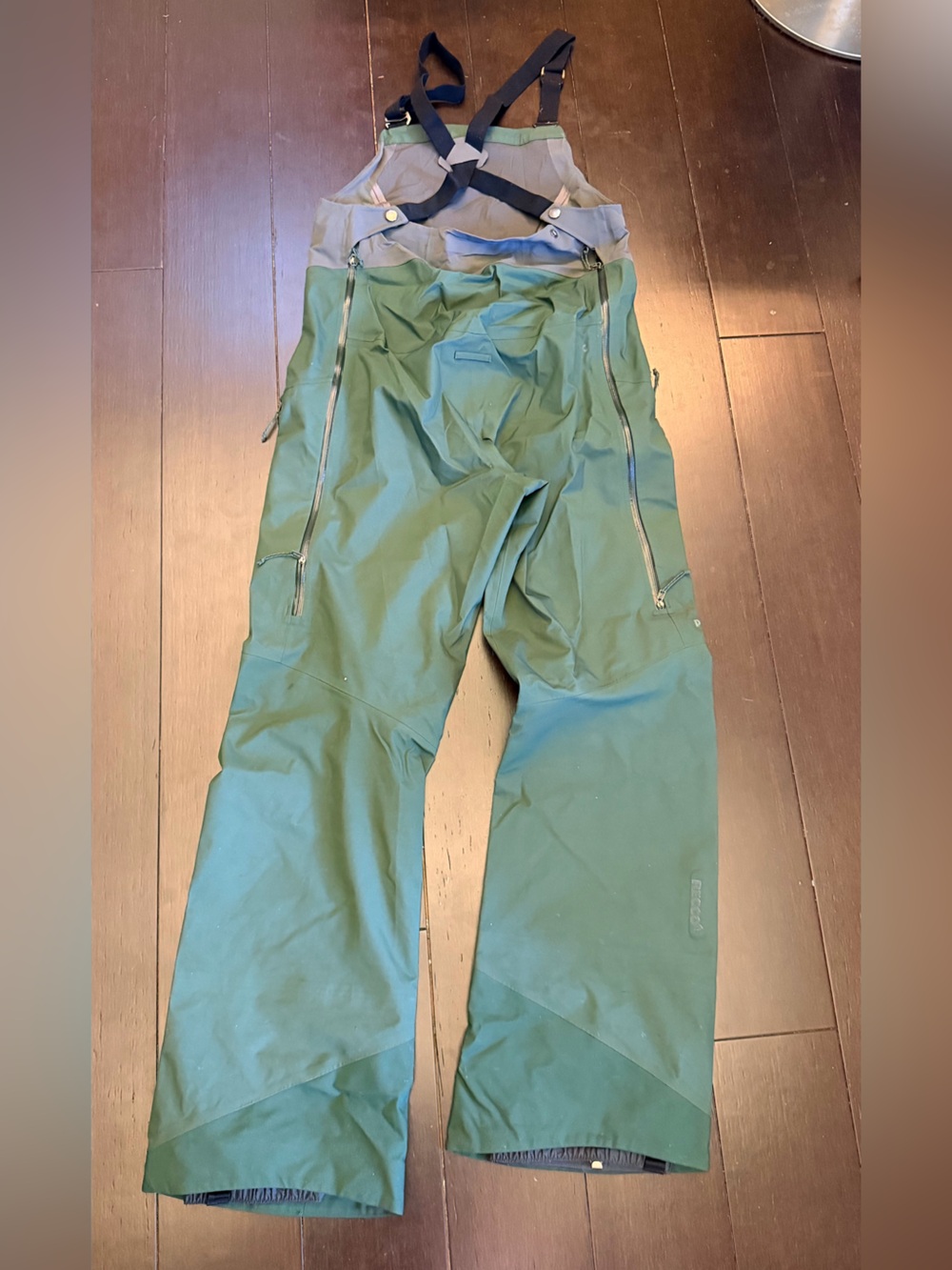 Patagonia Women's SnowDrifter Jacket and Bibs set - Picture 5 of 7
